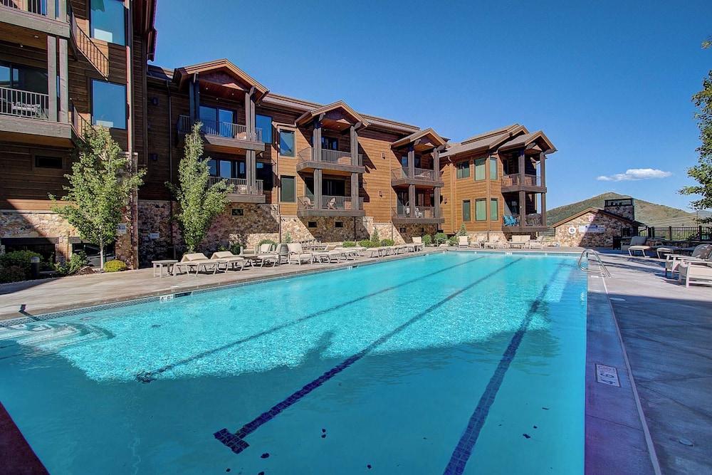 Juniper Landing 3 Bedroom by Avantstay Condo in Park City Mountain Resort w Pool Hot Tub & Gym - photo 15