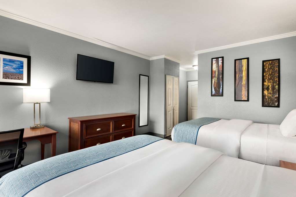 La Quinta Inn & Suites by Wyndham Dublin - photo 21