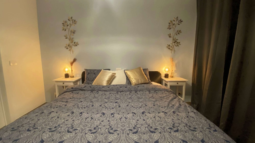 Luxury 2BR 2BA Near Fashion District by Oneluxstay in Antwerpen, Belgium