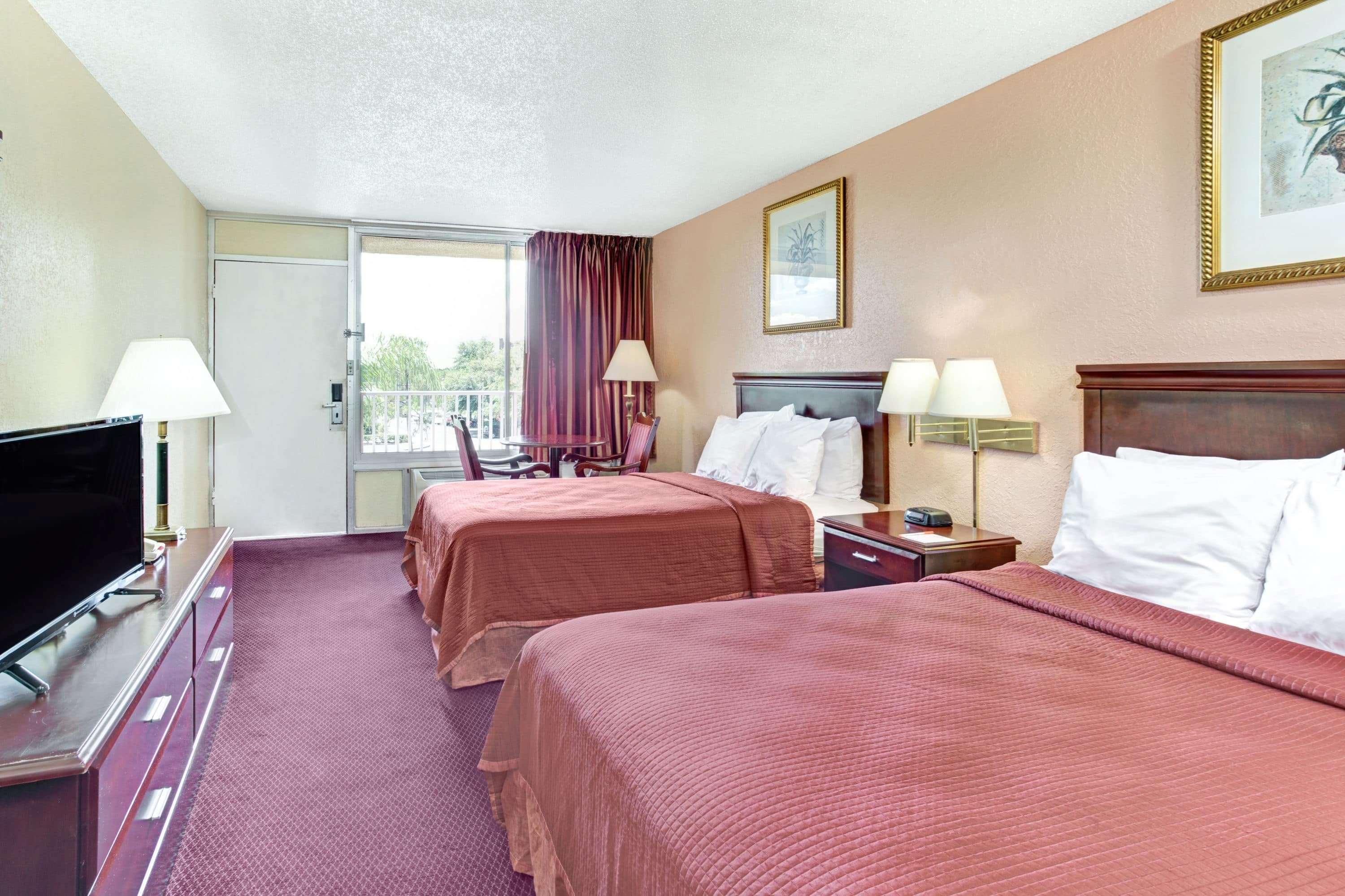 Howard Johnson Inn Tropical Palms Kissimmee - photo 8