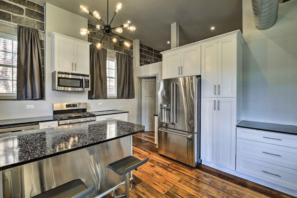 Sleek Wytheville Apartment Near Food Drink 22324516 — Wytheville