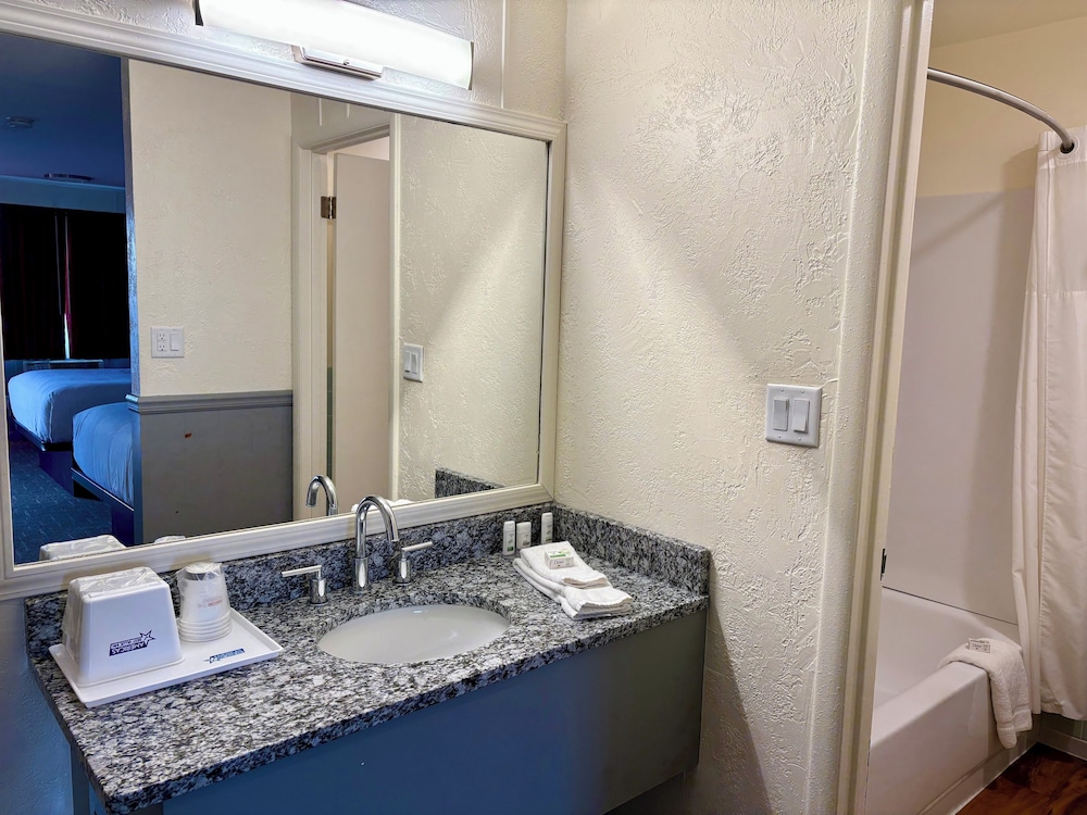 Americas Best Value Inn Wall - photo 80