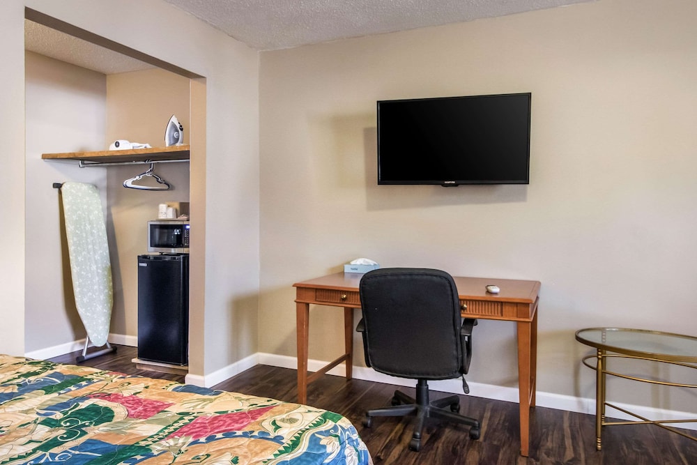 Rodeway Inn & Suites Walhalla - photo 15