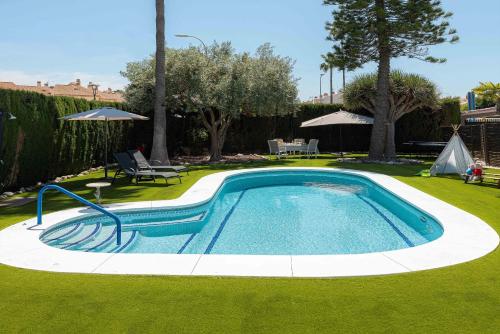 Villa Málaga Beach Golf — 4-Star Luxury Hotel in Rincon De La Victoria, Spain
