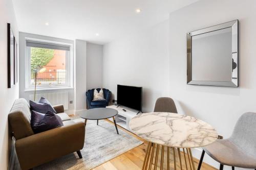 Smart 1 Bed Apartment in the Heart of Eastleigh — 4-Star Luxury Hotel in Eastleigh, United Kingdom