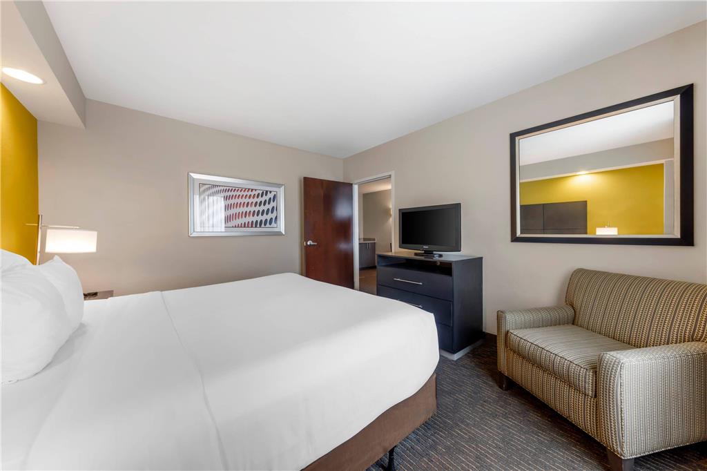 Comfort Suites Miami Airport North - photo 36