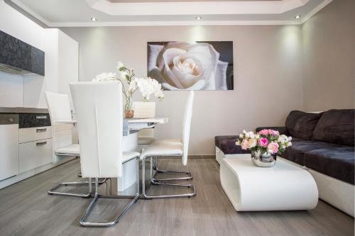Apartments Villa Paradise — 4-Star Luxury Hotel in Kastel Stari, Croatia