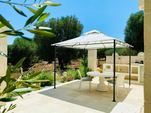 New Shepherd House Carovigno 2 Adults 1 Child — 4-Star Luxury Hotel in Carovigno, Italy
