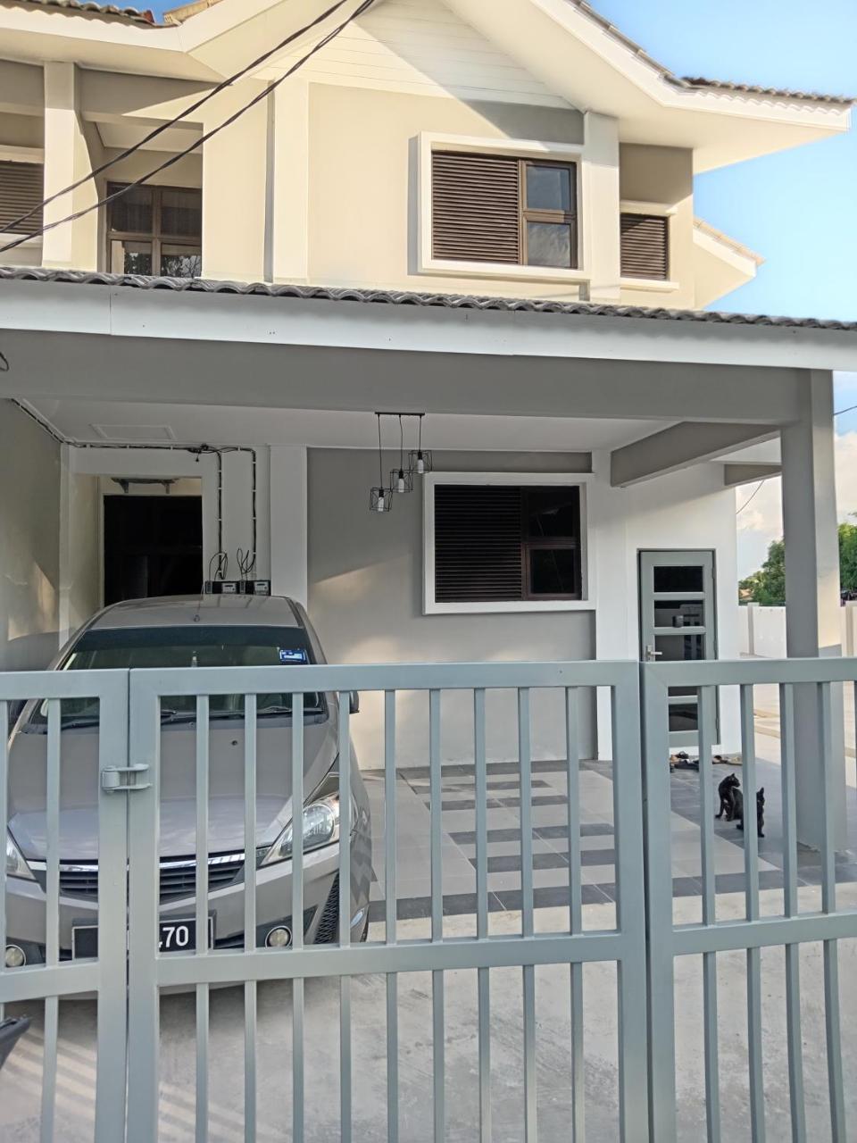Hellokitty House Unit 3 — 4-Star Luxury Hotel in Kuala Terengganu, Malaysia
