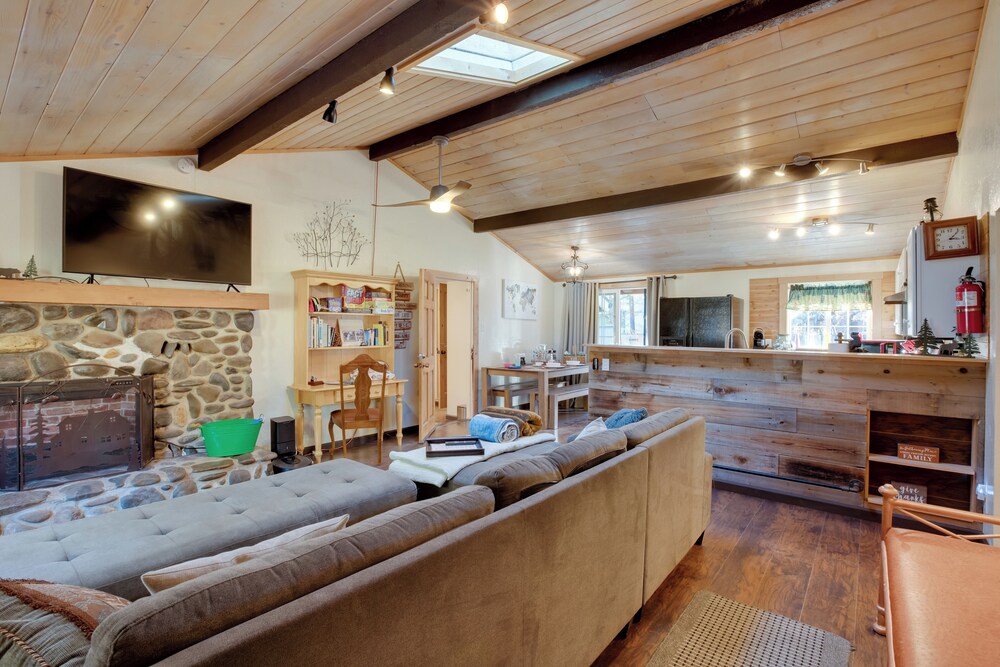 3 Mi To Heavenly Mountain Resort Home With Deck — South Lake Tahoe