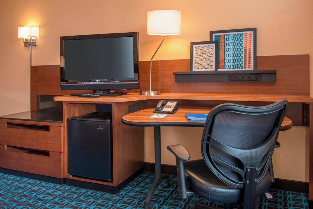 Fairfield Inn & Suites by Marriott Frederick - photo 7
