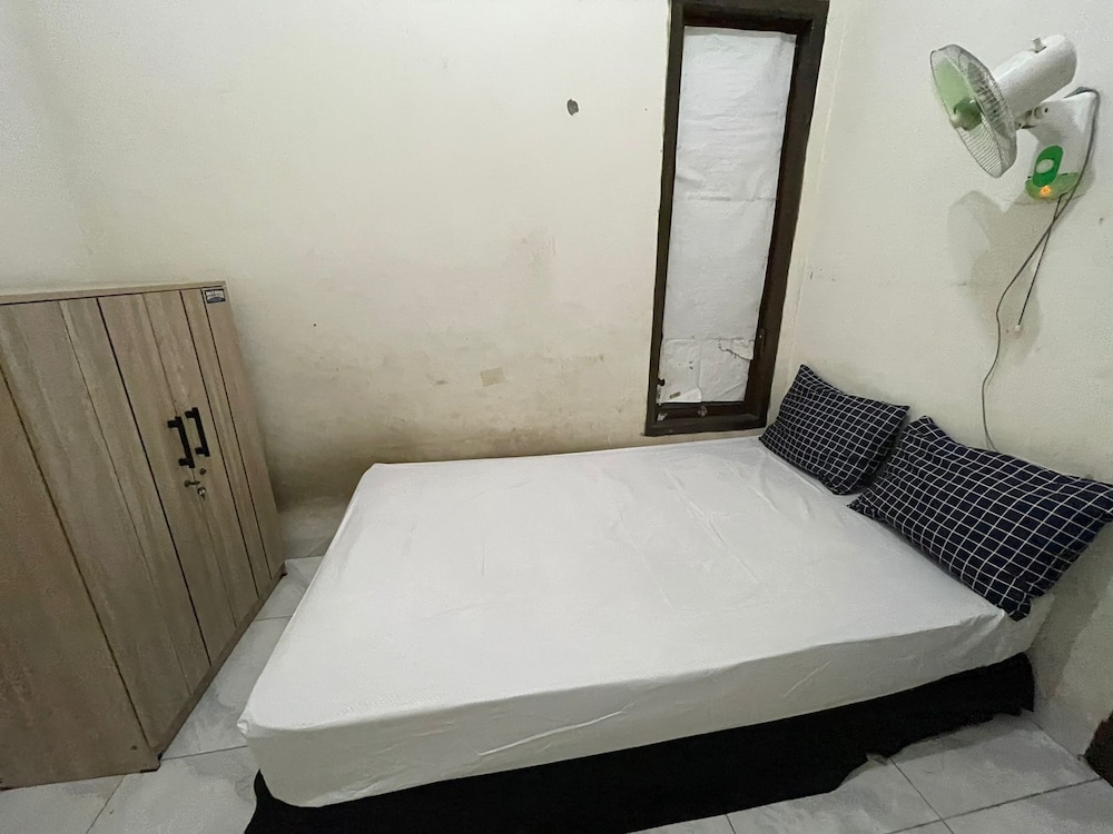 Oyo Life 93147 Rumah Kos Shilah Habib Syariah — Lamongan