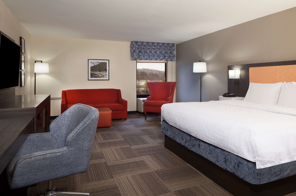 Hampton Inn Charleston Southridge - photo 5