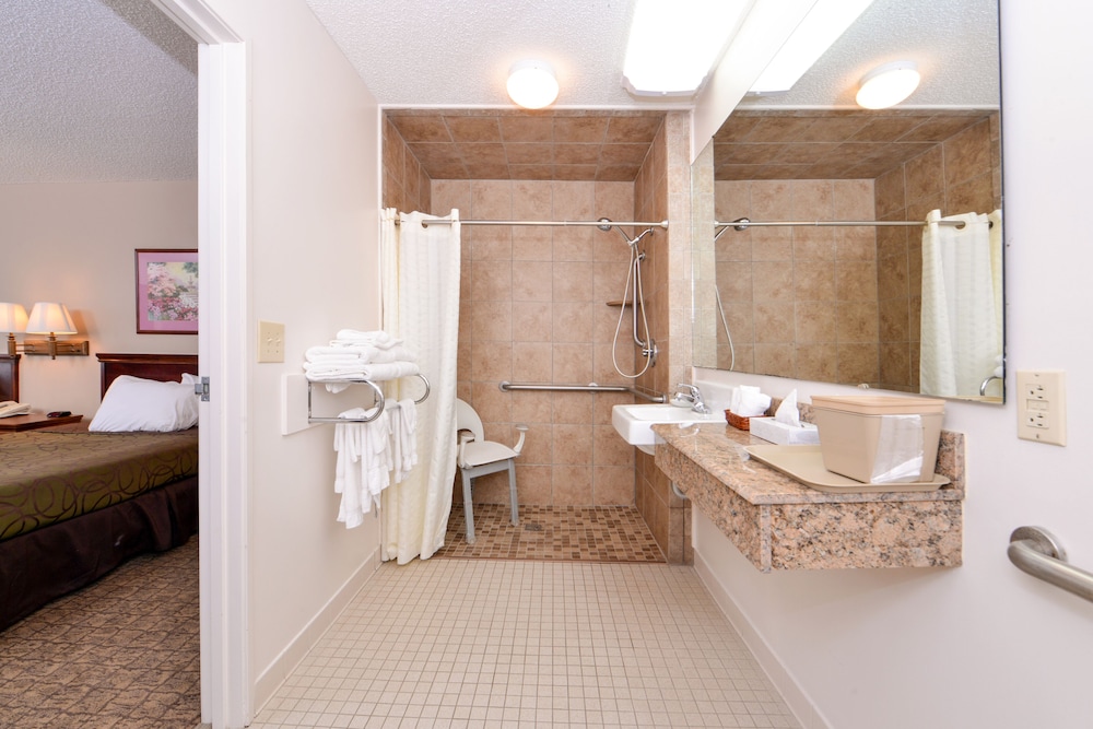 Briarwood Inn Of Geneva - photo 17
