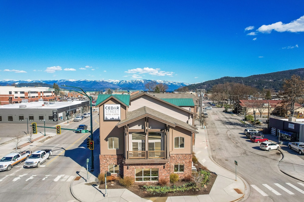 Cedar Street Hotel and Suites - photo 2