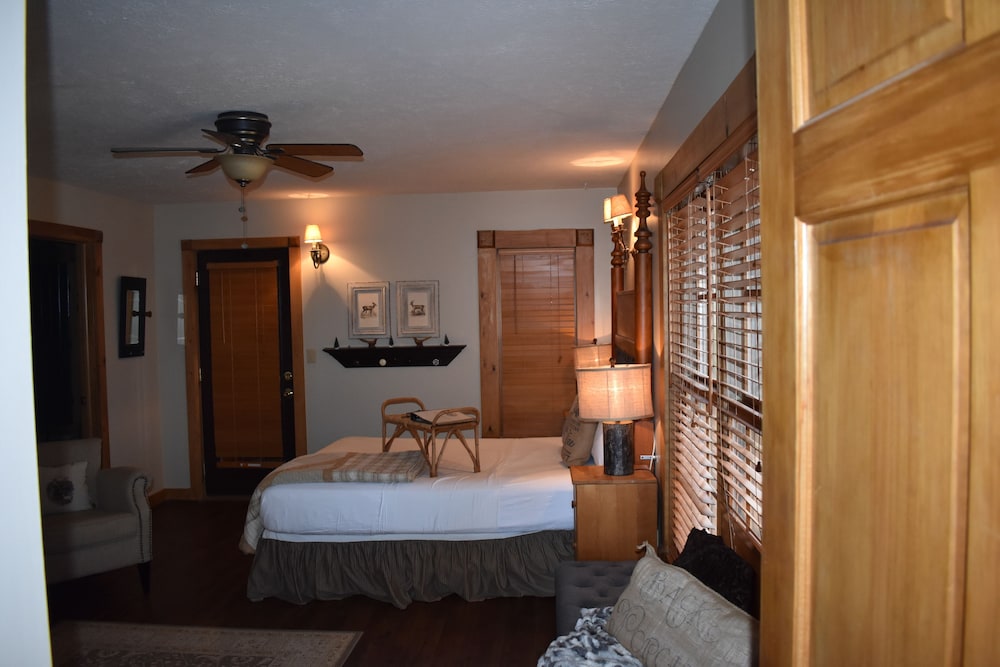 Bear Creek Lodge Cabin Resort - photo 20