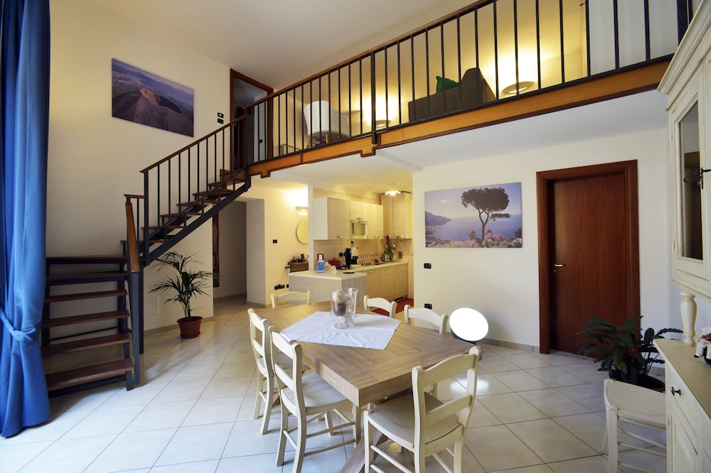 Italia Apartment — 4-Star Luxury Hotel in Naples, Italy