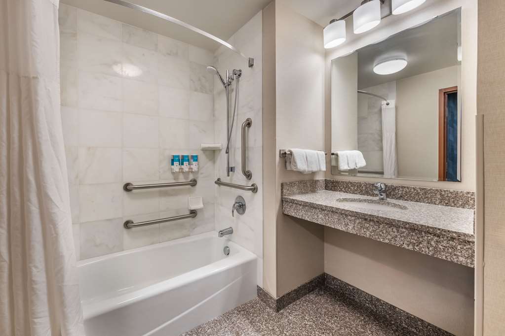 Drury Plaza Hotel Valdosta - photo 35