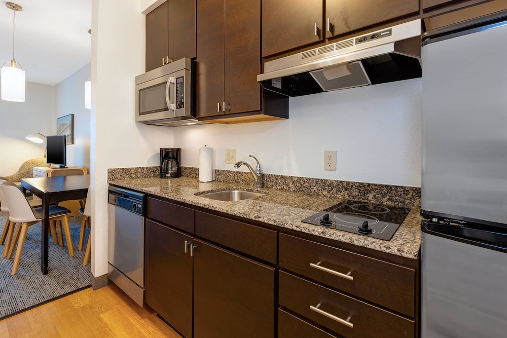 TownePlace Suites by Marriott Nashville Airport - photo 17