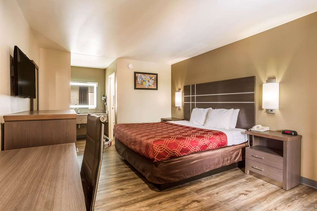 Econo Lodge Inn & Suites Murfreesboro Shopping District - photo 18