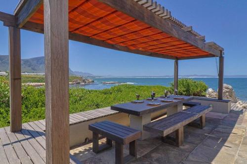 Whale Haven Villa Spectacular Sea Views — 4-Star Luxury Hotel in Hermanus, South Africa