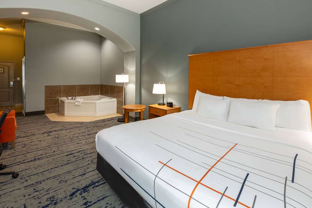 La Quinta Inn & Suites by Wyndham Bridgeport - photo 9