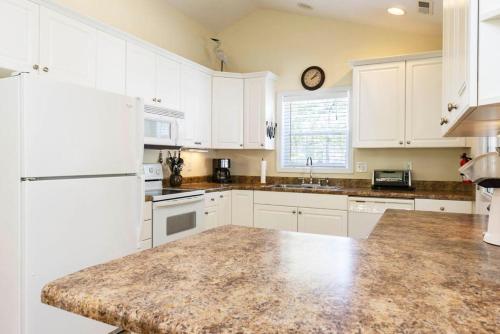 Island Delight by Oak Island Accommodations - photo 16