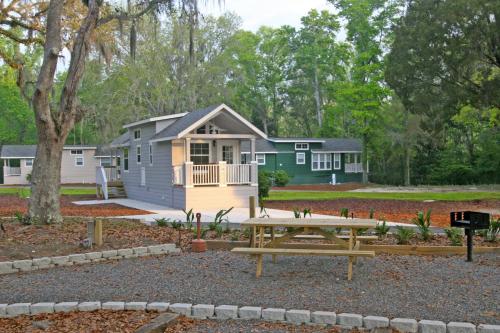 Live Oak Landing - carbon neutral hotel in Freeport