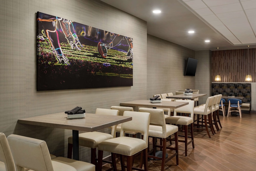 DoubleTree by Hilton St. Paul East - photo 35