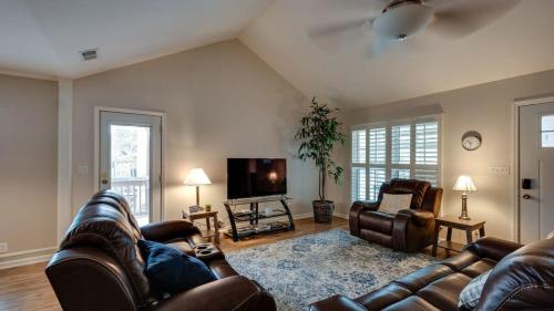 Pet Friendly Poolside Stay Near Downtown Savannah in Savannah, United States