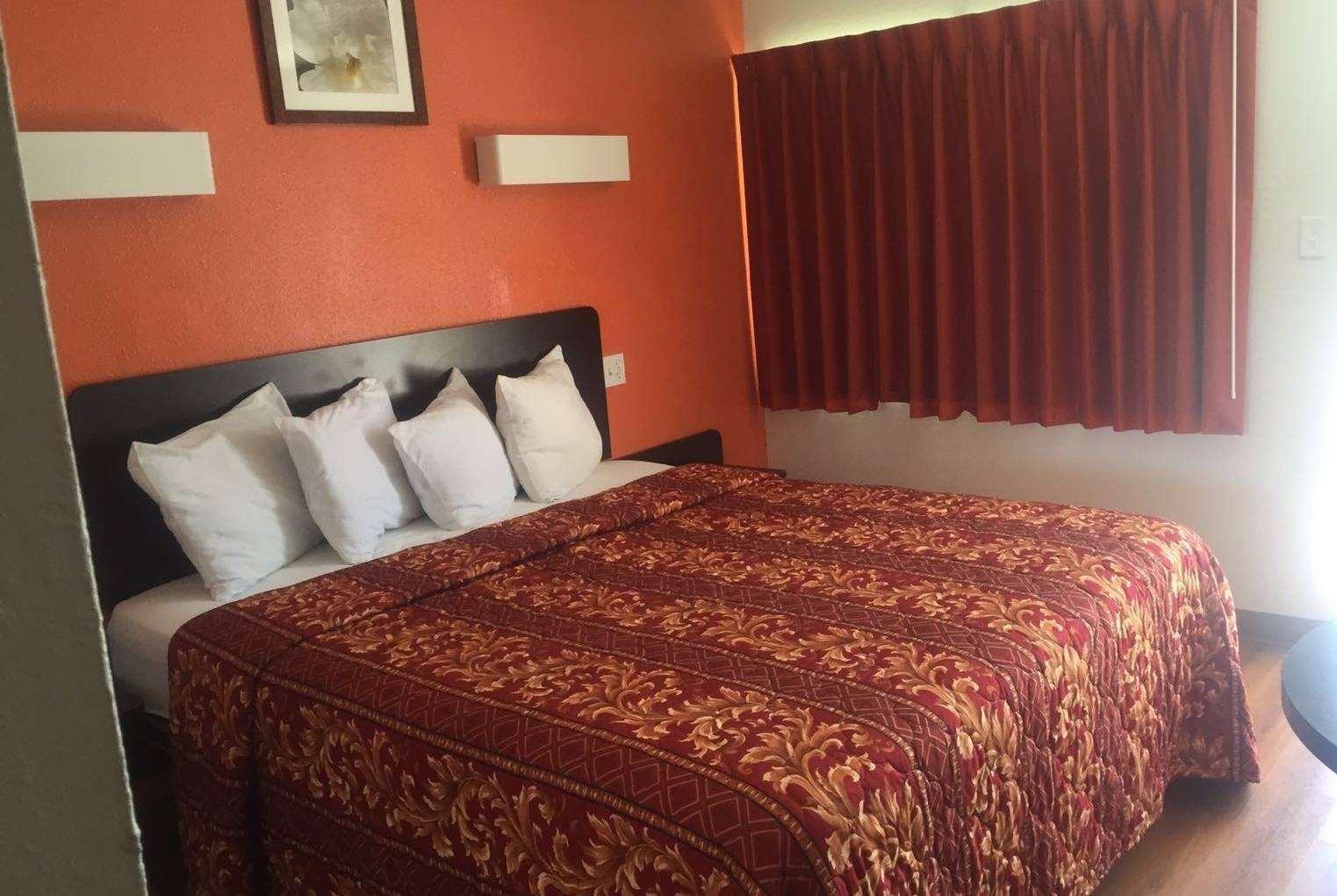 Travelodge By Wyndham Sacramento Convention Center - photo 13