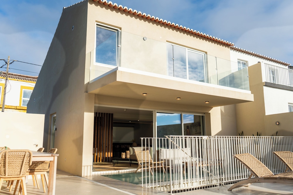 Silveira Bay Lounge Retreat in Angra Do Heroismo, Portugal