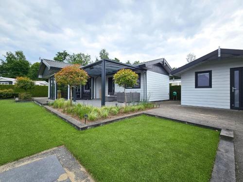 Bamboo Holiday Home in Veluwe — 4-Star Luxury Hotel in Voorthuizen, Netherlands