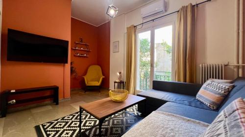 Modern & Cozy 51sqm Apt in Thisseio — 4-Star Luxury Hotel in Athens, Greece