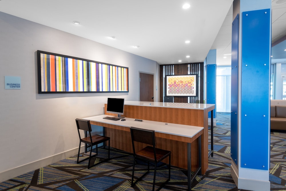 Holiday Inn Express & Suites Phoenix Airport North by IHG - photo 108