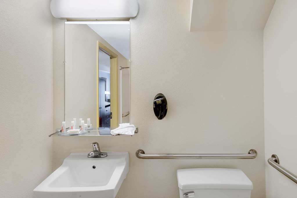 Days Inn by Wyndham Geneva Finger Lakes - photo 8