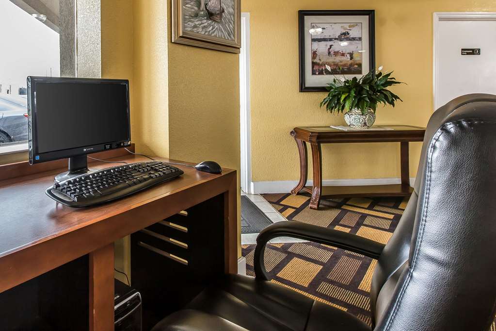 Econo Lodge Byron - photo 13