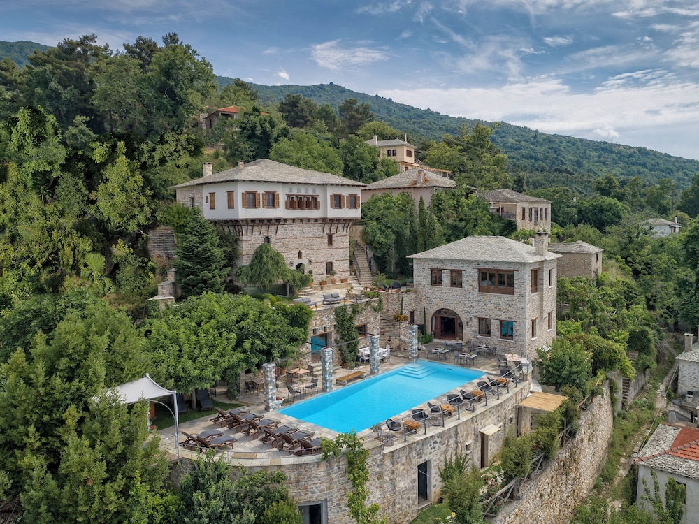 Sakali Mansion - carbon neutral hotel in Volos
