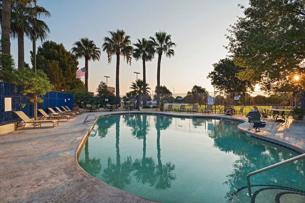 Stevens Inn a Howard Johnson by Wyndham - featured photo