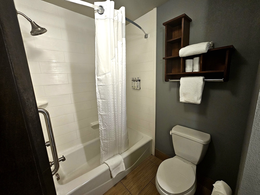 Holiday Inn Express & Suites Perry National Fairground Area #34 by IHG - photo 44