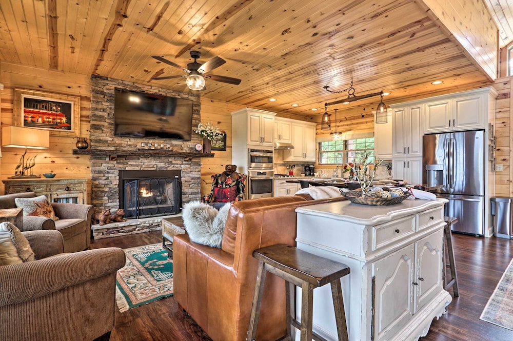 Woodsy Retreat with Fire Pit And Resort Amenities - photo 12