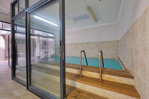 Hot Tub Gym Pool City and Harbour Views