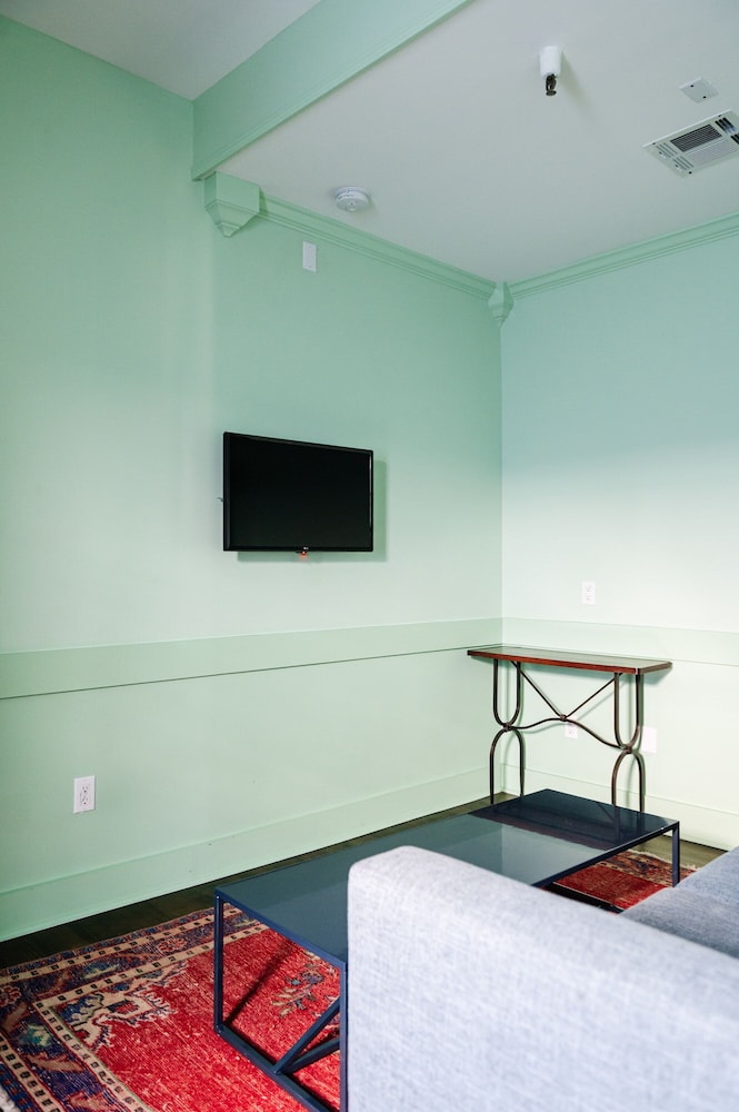 Frenchmen Hotel - photo 64