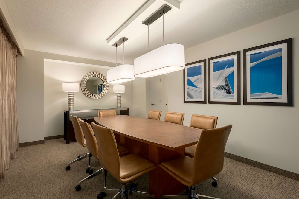 Embassy Suites by Hilton Milwaukee Brookfield - photo 78