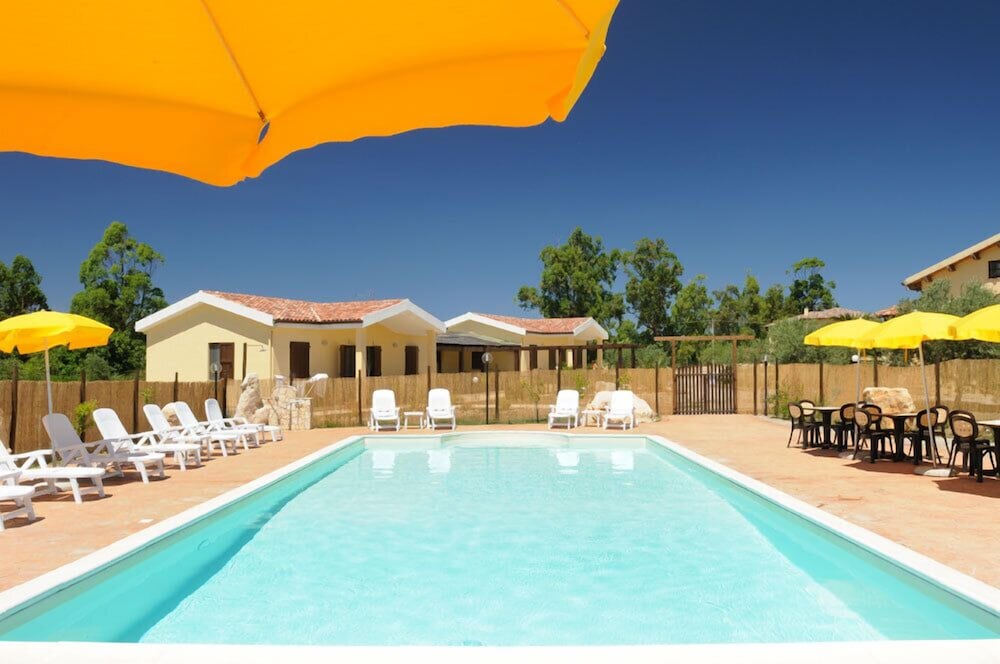 Agriturismo I Vigneti — 4-Star Luxury Hotel in Olmedo, Italy