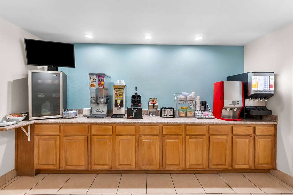 Super 8 by Wyndham Pleasanton - photo 15