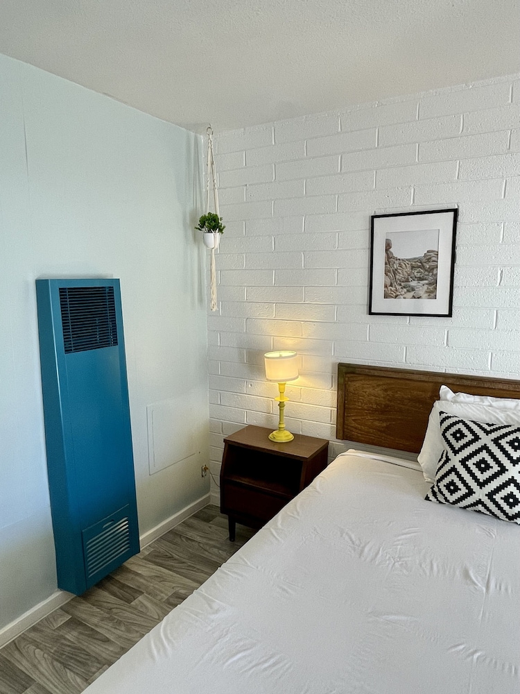 The Postcard Motel - photo 27