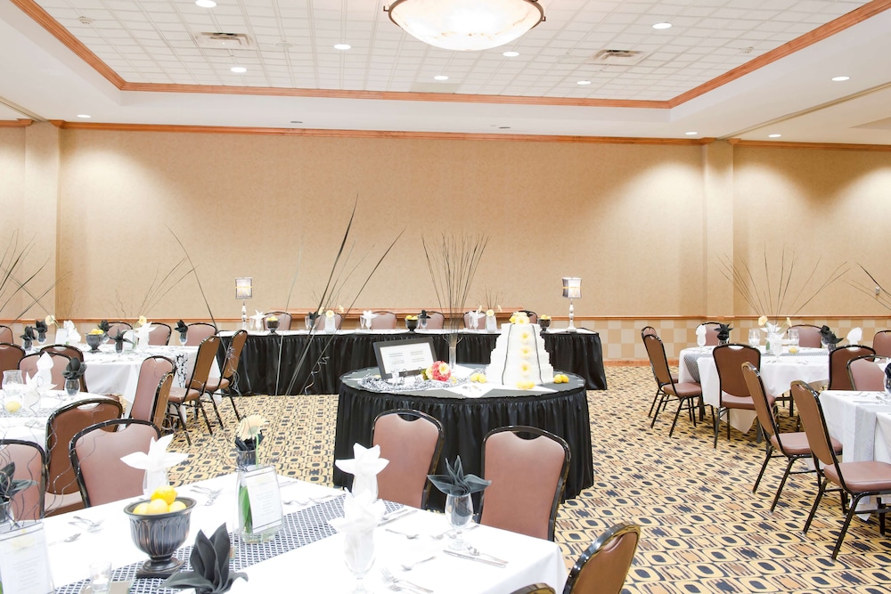 Hampton Inn & Suites Columbia at University - photo 28