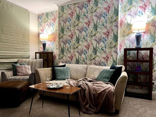 The Lily Central Beeston Private Apartment SmartTV Free Wi Fi Tram — 4-Star Luxury Hotel in Nottingham, United Kingdom