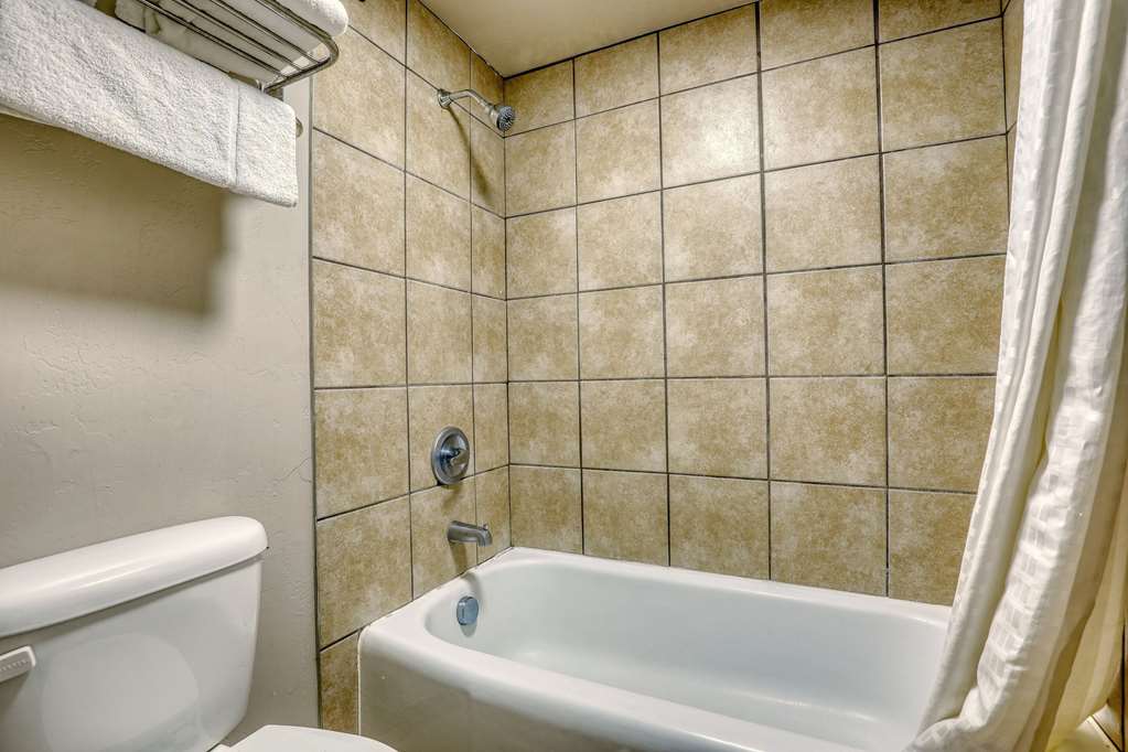 Econo Lodge Neenah - photo 26